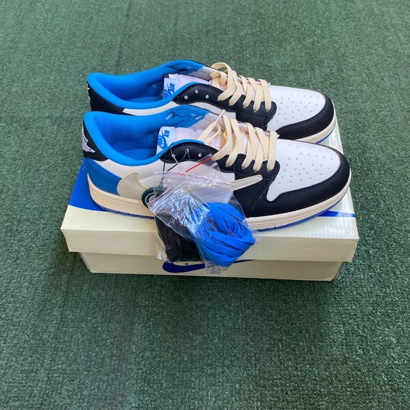Travis Scott Jordan 1 “fragments” - Picture 4 of 8